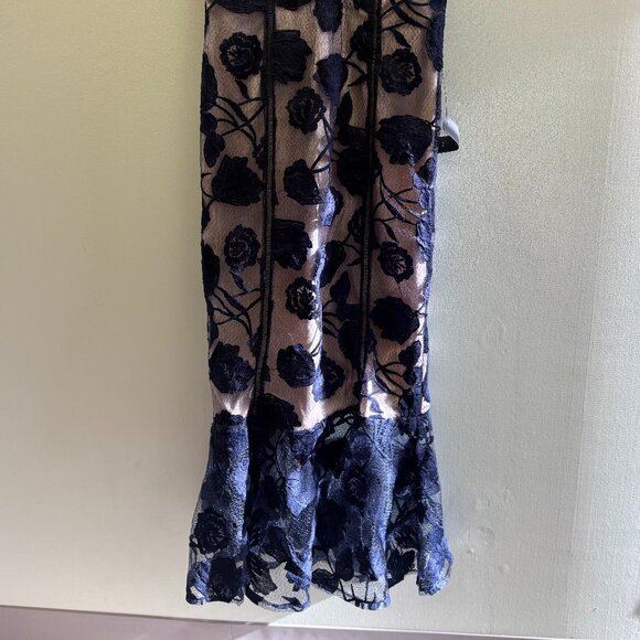 LULUS BLUE LACE MAXI DRESS- NWT - Picture 2 of 4